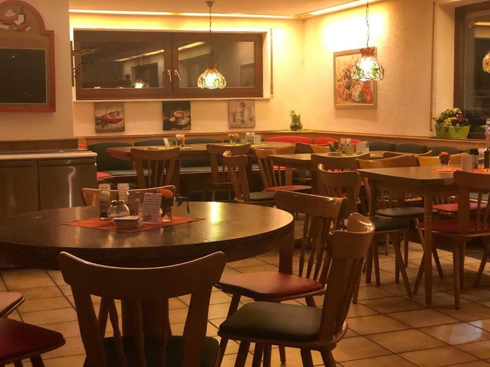 Zum Lahnfelsen Hotel Graveneck Ngoại thất bức ảnh